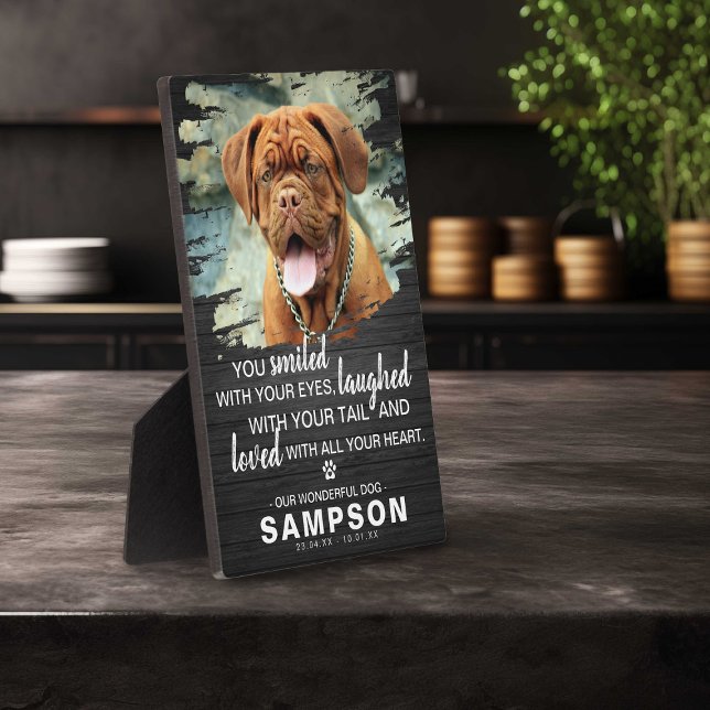 Placa Expositora Monumento a los Mascotas de madera oscura moderna  (Subido por el creador)