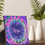 Placa Expositora Motivación de moda Bonito púrpura Esperanza Inespi<br><div class="desc">La inspiradora esperanza de moda púrpura Easel Plaque - arte caprichoso, caprichoso y elegante creado para inspirar y animar. El diseño colorido y florido de bonito le da un toque positivo a su día. Estas divertidas placas de caballete hacen grandes agujeros inspiradores para la familia, amigos, compañeros de trabajo, profesores,...</div>