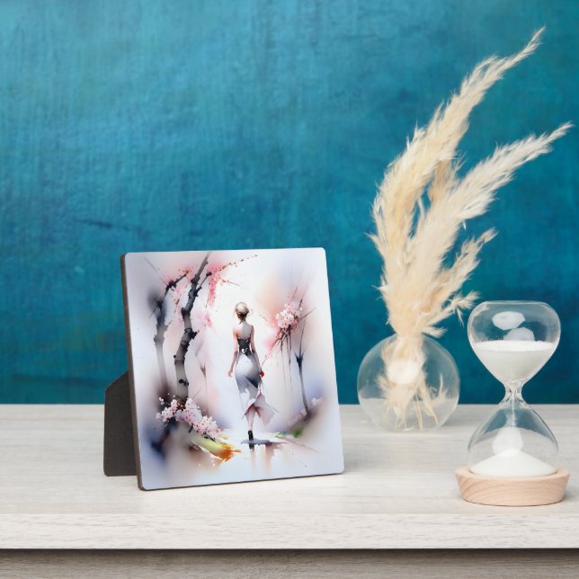 Placa Expositora Mujer solitaria caminando (in situ)