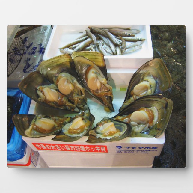 Placa Expositora Muselas gigantes Tsukiji Fish Market, Tokio, Japón (Frente)