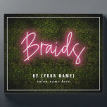 Placa Expositora Neon Boxwood Hair Salon Profesional Braids Plaque<br><div class="desc">Guión "Braids" inspirado en un signo de neón rosa sobre un fondo inspirado en la vegetación de madera de paja con texto blanco personalizado.</div>