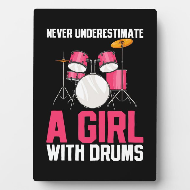 Placa Expositora Never Underestimate A Girl With Drums (Frente)