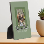 Placa Expositora Nietos malcriados aquí plantilla de foto de abuelo<br><div class="desc">Este diseño puede ser personalizado en el área proporcionada cambiando la foto y/o el texto. O puede personalizarse haciendo clic en Personalizar esta plantilla y, a continuación, eligiendo la opción de hacer clic en el personalizar y eliminando o cambiando el color del fondo, agregando texto, cambiando el color o estilo...</div>