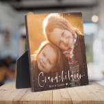 Placa Expositora Nietos regalo de fotografía Personalizado de escri<br><div class="desc">Esta placa fotográfica moderna es fácil de personalizar con tu foto favorita dentro del marco con puntos minimalistas. El texto siguiente puede ser personalizado para leer los nombres de los niños.</div>