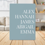 Placa Expositora Niños modernos y elegantes nombran familia persona<br><div class="desc">Crea tu propia placa personalizada con nombres de familia o niños en tipografía elegante con fondo de color azul. Gran idea de regalo para la abuela con nombres de nietos.</div>