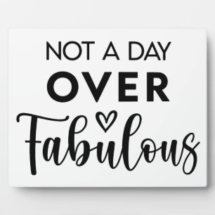 Placa Expositora No un día más que fabuloso – divertido cumpleaños