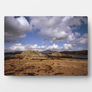 Placa Expositora Nube que pasa por la isla Blabheinn de Skye Scotla