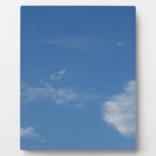 Placa Expositora nubes blancas de cielo azul oscuro