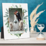 Placa Expositora Nuestra primera foto de Pino de color de agua de N<br><div class="desc">Elegante color de agua vegetación Pina Nuestra Primera Planta De Fotografía De Boda Recién Navidad - Texto Verde</div>