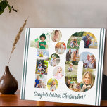 Placa Expositora Número personalizado 16 Collage de fotos 16º cumpl<br><div class="desc">Plaque de cumpleaños 16 - personalizado con un collage de fotos de tus fotos favoritas y texto personalizado. La plantilla de fotos está preparada para que añadas tus fotos, que se mostrarán en forma de un número 16 junto con 5 puntos extra, así que puedes tener un total de 16...</div>