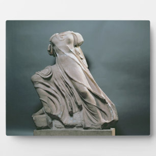 Placa Expositora Nymph figure, acroterion from the Temple of Phigal