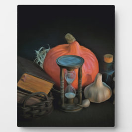 Placa Expositora Objetos de cocina sobre una mesa en una sala oscur