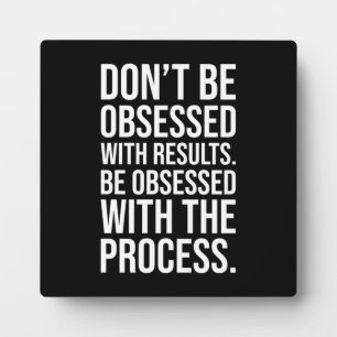Placa Expositora Obsesionarse con el proceso - Motivacional