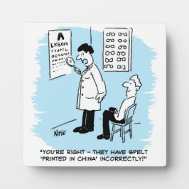 Placa Expositora Optician haciendo una prueba ocular