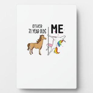 Placa Expositora Otro regalo de cumpleaños de 71 años de unicornio