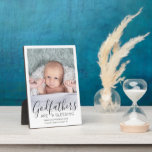 Placa Expositora Padrino Gracias Christening o Baptism Photo<br><div class="desc">Una manera reflexiva de agradecer al padrino de tu bebé es darle un elegante regalo fotográfico de su ahijado que él puede salvar como un aguijón. La imagen y la redacción de esta plantilla son fáciles de personalizar, incluida una cita que dice "Los padrinos son una bendición, gracias por ser...</div>