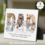 Placa Expositora Papá te amo 3 corazones de guiones de Collage de f<br><div class="desc">Crea una taza de foto para un padre de un niño con 3 fotos en este collage de fotos de corte de letras único en la palabra DAD con un guión moderno escrito a mano y tipografía de corazones que TE AMO. Personalice más con el texto de su personalizado o...</div>
