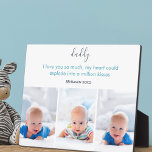 Placa Expositora Papi te amo mucho 3 Foto personalizada<br><div class="desc">Placa de fotos adorable usando 3 de tus fotos favoritas. La plantilla está preparada para que personalizes la frase que actualmente dice "papá te amo tanto que mi corazón podría explotar en un millón de besos [nombre del bebé] xoxo". La redacción está escrita con un guión elegante y una impresión...</div>