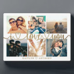 Placa Expositora Pareja TE AMO 6 Collage de fotos Oro<br><div class="desc">Crea fácilmente una pantalla de collage de fotos de keepsake para el que te gusta con 6 fotos, el título QUE TE AMO en un guión moderno y manuscrito con corazones como un falso Relieve metalizado metálico de oro y personalizado con tu texto personalizado contra un fondo blanco editable. CAMBIOS:...</div>