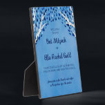 Placa Expositora Personalizado Bat Bar Mitzvah Rótulo<br><div class="desc">Pequeña señal perfecta para recibir a los huéspedes en un mitzvah de murciélago, bar mitzvah u otra celebración judía. ¡La mano hizo arte para ti! ¡TODO PERSONALIZABLE! Haga clic en "Personalizar" para editar el texto. Haga clic en "editar usando la herramienta de diseño" para ajustar las fuentes, colores y colocaciones...</div>