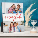 Placa Expositora Personalizado de fotos de la etiqueta roja Momlife<br><div class="desc">Celebra la alegría de la maternidad con la etiqueta roja Momlife 2 Fotos Personalizado Plaque. Con un fondo rojo vibrante y el moderno texto "#Momlife" en una tipografía blanca en negrita, esta placa de personalizable te permite añadir dos fotos preciadas, haciéndolo un recuerdo sincero. Perfecto para exhibirla en escritorios, estantes...</div>