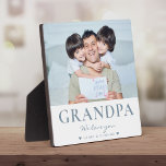 Placa Expositora Personalizado del Día del Abuelo Moderno - Foto de<br><div class="desc">Regalo personalizado moderno para el Día del Padre con tu foto favorita del abuelo y los niños - tu mensaje personalizado en el guión de abajo,  así como tus nombres. ¡Muéstrale cuánto es amado!</div>