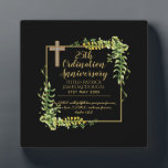 Placa Expositora Personalizado el regalo de sacerdotes 25° aniversa<br><div class="desc">CUALQUIER número de años como Pastor Ordenado, Ministro de Sacerdote Deacon, etc. Aniversario de la ordenación Mantenimiento conmemorativo personalizado Regalo con campos de plantilla de texto para que añada el nombre, la fecha y otro texto como desee. Añade un mensaje personal, saludo, verso de la Biblia, escritura, proverbio. Adecuado para...</div>