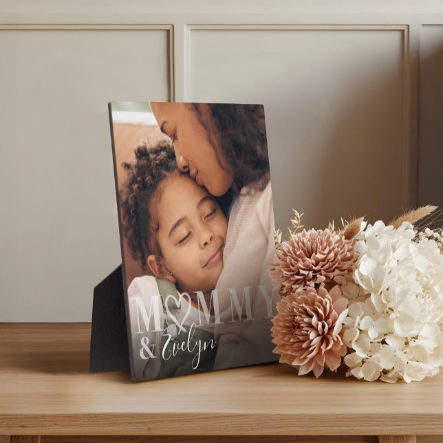 Placa Expositora Personalizado moderno foto mami y nombre de niño K (Modern Custom Photo Mommy & Child Name Keepsake Plaque)