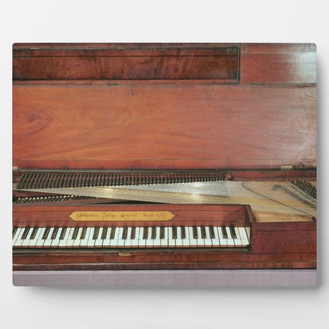 Placa Expositora Piano cuadrado, 1767 (foto) (Frente)