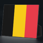 Placa Expositora Plaque de bandera belga<br><div class="desc">Añada un toque distinguido a su decoración de casa o de oficina con nuestra placa exclusiva con la bandera de Bélgica! Esta placa, elaborada con meticulosa atención a los detalles, es más que sólo un objeto decorativo; es una celebración de la vibrante cultura e historia de Bélgica. El impresionante diseño...</div>