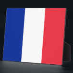 Placa Expositora Plaque de bandera francesa<br><div class="desc">Mejora tu decoración con nuestra placa con la bandera de Francia. Diseñada con meticulosa atención a los detalles, esta placa es más que una simple pieza decorativa; es una celebración de la herencia francesa y el orgullo nacional. El audaz diseño exhibe orgullosamente los elementos icónicos de la bandera francesa, que...</div>