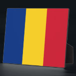 Placa Expositora Plaque de bandera rumana<br><div class="desc">Añada un toque de orgullo rumano a su decoración con nuestra placa exclusiva con la bandera de Rumania. Esta placa, elaborada con meticulosa atención a los detalles, es más que sólo un objeto decorativo; es una celebración del patrimonio y el orgullo cultural de Rumania. El diseño vibrante muestra de manera...</div>
