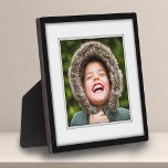 Placa Expositora Plaque de fotos con entrada sombreada de plantilla<br><div class="desc">Retrato fotográfico cuadrado personalizado con marco negro y tinta blanca sombreada. Incluye el soporte incorporado en la parte posterior.</div>