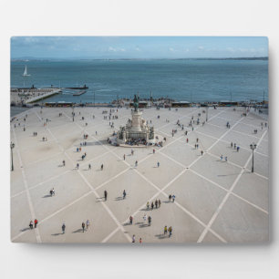 Placa Expositora Plaza de Comercio desde arriba en Lisboa, Portugal