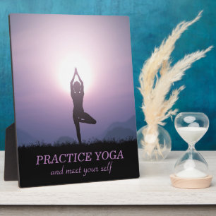 Placa Expositora Postura del Árbol de Yoga Cita Motivacional Negro