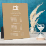 Placa Expositora Precios de la máquina de coser de oro Seamstress B<br><div class="desc">El diseño subestimado muestra sus servicios, la lista de precios o la información comercial bajo el ilustracion de una máquina de coser vintage en oro falso sobre un fondo beige y su nombre o nombre de negocio. Incluye tres encabezados de personalizable y campos de texto de cuerpo. Para ajustar el...</div>