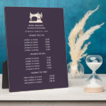 Placa Expositora Precios de la máquina de coser de oro Seamstress P<br><div class="desc">El diseño subestimado muestra sus servicios, la lista de precios o la información comercial bajo el ilustracion de una máquina de coser vintage en oro falso sobre un fondo morado y su nombre o nombre de negocio. Incluye tres encabezados de personalizable y campos de texto de cuerpo. Para ajustar el...</div>