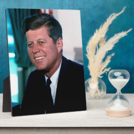 Placa Expositora Presidente estadounidense John F. Kennedy en la Of