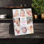 Placa Expositora Primer Día de la Madre<br><div class="desc">Crea tu propio regalo especial de primer día de la madre con esta tierna placa de collage de fotos. Con 8 fotografías de moda de insta cuadrado y el texto 'Feliz 1er Día de la Madre a la mejor mami del mundo' - Amor desde (AÑADIR NOMBRE). FOTO TIP - Recortar...</div>