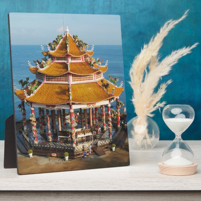 Placa Expositora Qué Koh Loi... Sriracha, Chonburi, Tailandia (Lado)