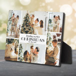 Placa Expositora Recordando el Collage de fotos de los Navidades<br><div class="desc">Un collage de seis fotos, el nombre de tu familia y las palabras "Recordando a nuestros 20XX Navidades" con letras blancas de moda se colocan directamente en el panel de trabajo para una imagen asombrosamente nítida con una superficie limpia y fácil de borrar. Tabletop, en una estantería o en un...</div>