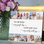 Placa Expositora Recuerden 10 fotos en blanco que se pierden<br><div class="desc">Placa fotográfica de recuerdo personalizada con una encantadora redacción en tipografía moderna y caligrafía elegante. La plantilla de fotos está configurada para que añadas tus imágenes, que se muestran en formato cuadrado/instagram, en dos filas de cinco, bordeando los bordes largos y enmarcando la cita conmemorativa. La frase dice "te extrañan...</div>