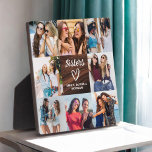 Placa Expositora Regalo De Guión De Hermanas Para El Collage de fot<br><div class="desc">El Regalo de escritura de las hermanas para el Collage de fotos de amigos Plaque es una hermosa manera de celebrar tu preciada amistad. Con un diseño de escritura elegante con las palabras "Hermanas", esta placa te permite subir tus fotos favoritas juntas, creando un keepsake personalizado y sincero. Perfecto para...</div>