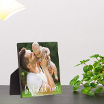 Placa Expositora Regalo del Día del Padre con Guión Blanco<br><div class="desc">El mejor papá jamás escribió en blanco cursivo sobre tu hermosa placa de foto de la paternidad. Añada la foto de su marido sujetando a su bebé o hijo por un regalo maravilloso y reflexivo del Día del Padre. Un regalo perfecto para un nuevo papá.</div>
