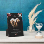 Placa Expositora Regalo el día de San Valentín de pareja de persona<br><div class="desc">Moda personalizada "collage con forma de corazón" imprimible contiene 2 grandes fotos de arte. CONSEJOS DE DISEÑO: Personalizar para modificar el tamaño o el tipo de letra del texto. Para ordenar sin texto,  también puede borrar el texto y el mensaje de amor</div>