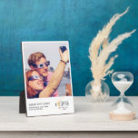 Placa Expositora Regalos de parejas fotográficas de eclipse solar t<br><div class="desc">Presentamos nuestro 2024 Total Eclipse Photo Couples Gifts Ceramic Ornament (Parejas fotográficas de eclipse solar total), un querido conservador que capta la magia de este evento celestial. Personalizado con tu foto favorita del eclipse solar, este ornamento conmemora el momento asombroso cuando el sol, la luna y la tierra se alinean....</div>