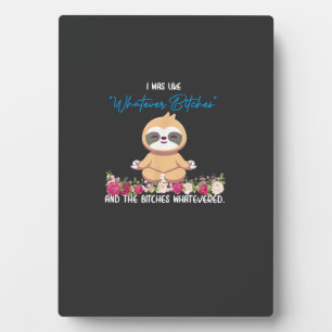 Placa Expositora Remera Dije Lo Que Sea Sloth Yoga Meditando Ranura