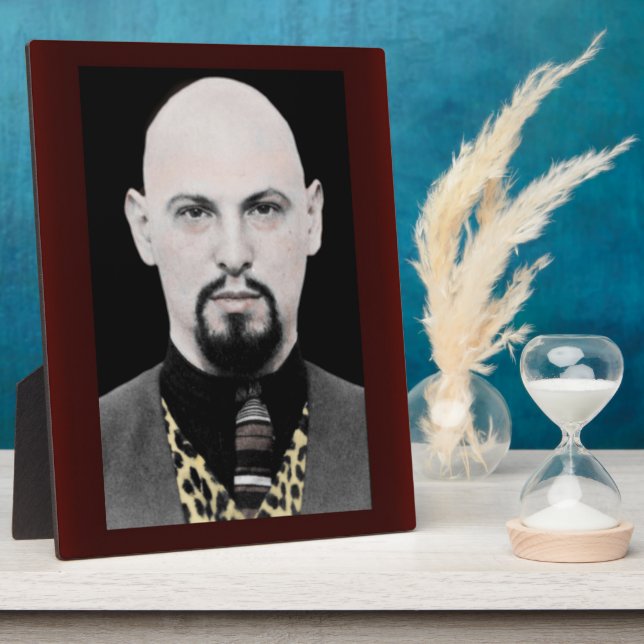 Placa Expositora Retrato de base de Anton LaVey 8x10 (Lado)
