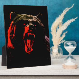 Placa Expositora Retrato de Oso Salvaje Oscuro con Iluminación Dram