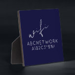 Placa Expositora Rótulo de contraseña WiFi azul de Marina con Easel<br><div class="desc">Nunca olvide su contraseña de WiFi de nuevo con esta elegante placa de signo de contraseña de WiFi azul marino. Esta placa mide 5.25x5.25 pulgadas y presenta un diseño limpio y moderno con escritura y letras simples que es fácil de leer. El cartel incluye un caballete para que se pueda...</div>